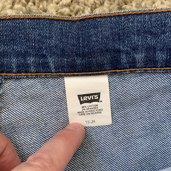 Levi’s Jean Capri’s - Picture 3 of 6